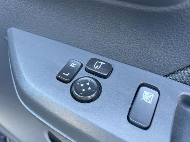 �y�d���i�[�~���[�z�T�C�h�~���[�͓d���i�[���ƂȂ��Ă���A�������ԏ�ł��L�Y�������X�N��}�����܂��B