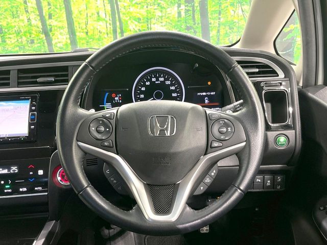 �y�����v�����X�e�A�����O�z�㎿�Ȋv���g�p���邱�ƂŁA��ɂ����������݂ƂĂ��^�]���₷���n���h���ł���