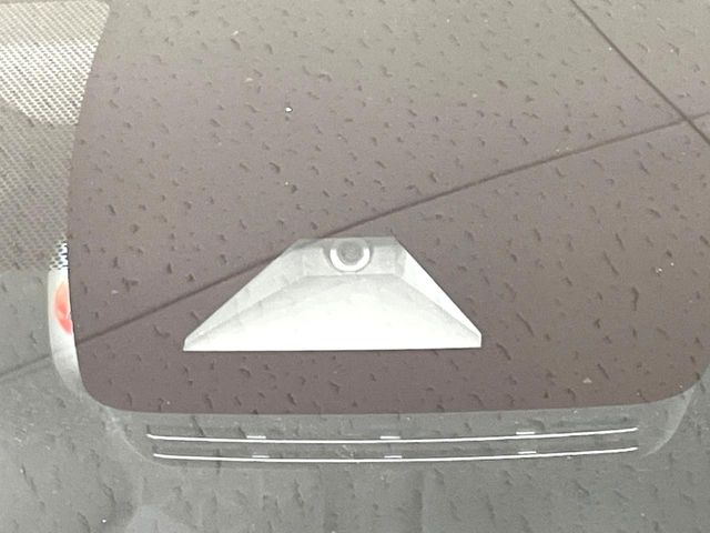 【トヨタセーフティセンス】走行中に前方の車両等を認識し、衝突しそうな時は警報とブレーキで衝突回避と被害軽減をアシスト。より安全にドライブをお楽しみいただけます。