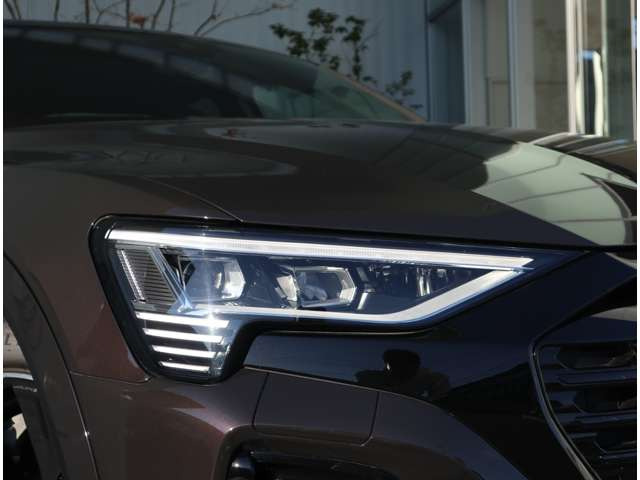 Q8スポーツバック e-tron55 クワトロ Sライン 4WD