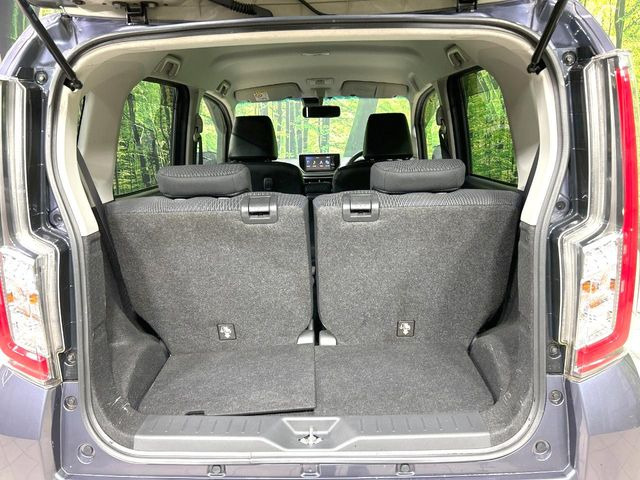 ���i�̂���������ʋ΁A���}���ɏ\���ȉ׎��X�y�[�X���m�ۂ��Ă���܂��B�Z�J���h�V�[�g��|���ƁA�傫�ȉו��̐ύڂ��\�ł���