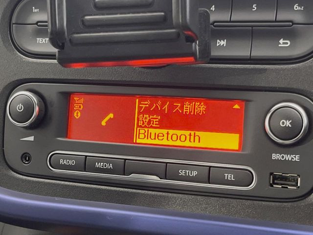 ��Bluetooth:���莝���̃X�}�[�g�t�H���ȂǂƐڑ����A�n���Y�t���[�ʘb��Տꊴ����~���[�W�b�N�Đ������y���݂��������܂��B�����ڑ��ł��̂Ŕς킵��������܂����