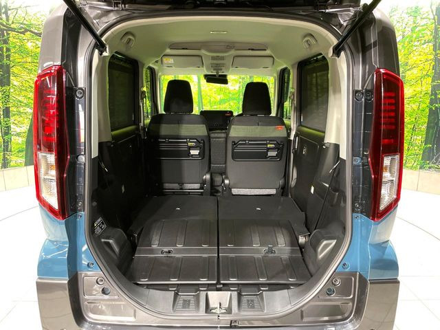 ���i�̂���������ʋ΁A���}���ɏ\���ȉ׎��X�y�[�X���m�ۂ��Ă���܂��B�Z�J���h�V�[�g��|���ƁA�傫�ȉו��̐ύڂ��\�ł���