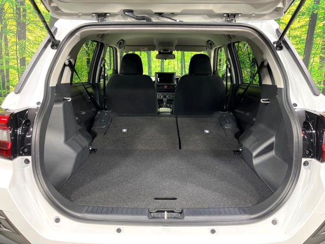 ���i�̂���������ʋ΁A���}���ɏ\���ȉ׎��X�y�[�X���m�ۂ��Ă���܂��B�Z�J���h�V�[�g��|���ƁA�傫�ȉו��̐ύڂ��\�ł���