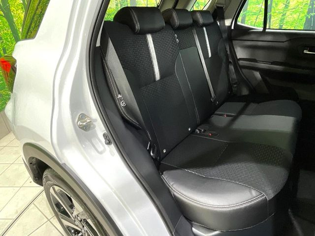 ���i���ȃI���W�i���t���A�}�b�g���I�v�V�����ɂĂ��p�ӂ��Ă���܂��B���D���ȃf�U�C����J���[�����Ԃɍ��킹�đI��ł����������Ƃ��ł��܂���