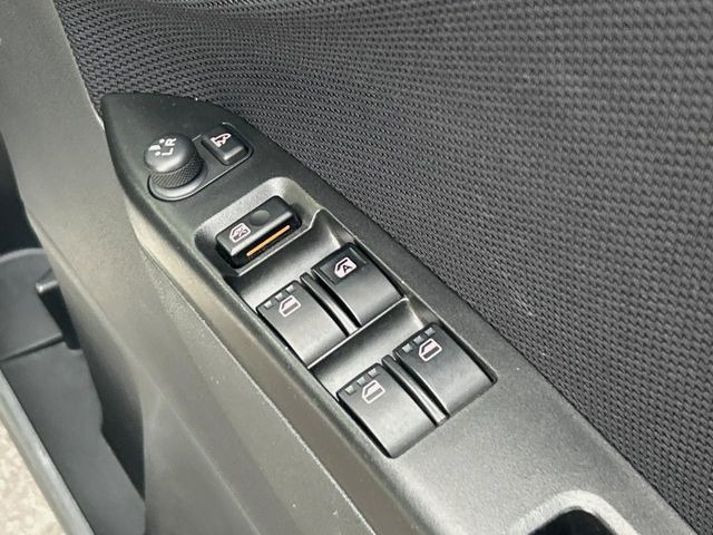 �y�d���i�[�~���[�z�T�C�h�~���[�͓d���i�[���ƂȂ��Ă���A�������ԏ�ł��L�Y�������X�N��}�����܂��B