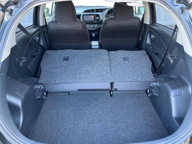 ���i�̂���������ʋ΁A���}���ɏ\���ȉ׎��X�y�[�X���m�ۂ��Ă���܂��B�Z�J���h�V�[�g��|���ƁA�傫�ȉו��̐ύڂ��\�ł���