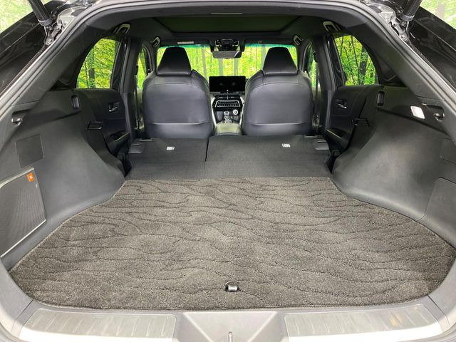 ���i�̂���������ʋ΁A���}���ɏ\���ȉ׎��X�y�[�X���m�ۂ��Ă���܂��B�Z�J���h�V�[�g��|���ƁA�傫�ȉו��̐ύڂ��\�ł���