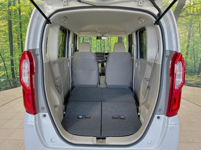 ���i�̂���������ʋ΁A���}���ɏ\���ȉ׎��X�y�[�X���m�ۂ��Ă���܂��B�Z�J���h�V�[�g��|���ƁA�傫�ȉו��̐ύڂ��\�ł���