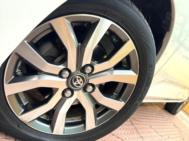 �y����15�C���`�A���~�z�C�[���z�O�ςɃ}�b�`���������A���~�z�C�[���𑕒����Ă���܂��B�e��ЊO�A���~�z�C�[����A�X�^�b�h���X�^�C�����戵�����Ă���܂��B���񂲑��k����������