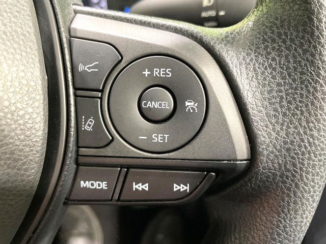 【レーダークルーズコントロール】高速道路での長距離走行が楽に!!自動で速度を保つクルーズコントロールが、衝突軽減システムと連携し、前方の車両を感知して車間を保つように速度調節してくれます!!