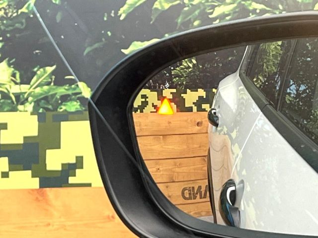 �y������p���m�z���s���A�h�A�~���[�̎��p�ɂȂ�₷���ӏ��Ɍ㑱�Ԃ��ڋ߂���ƃT�C�h�~���[�t�߂Ɍx����\���A�h���C�o�[�ɒ��ӊ��N�����Ă���܂��B