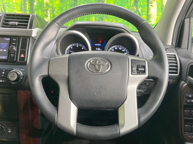 �y�����v�����X�e�A�����O�z�㎿�Ȋv���g�p���邱�ƂŁA��ɂ����������݂ƂĂ��^�]���₷���n���h���ł���