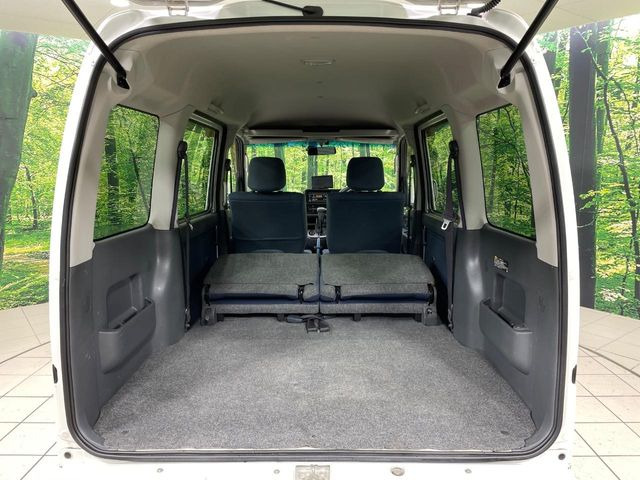 ���i�̂���������ʋ΁A���}���ɏ\���ȉ׎��X�y�[�X���m�ۂ��Ă���܂��B�Z�J���h�V�[�g��|���ƁA�傫�ȉו��̐ύڂ��\�ł���