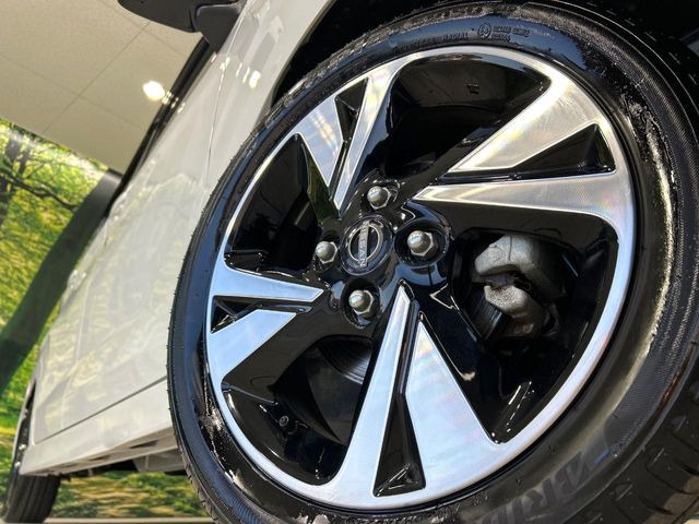 �y����15�C���`�A���~�z�C�[���z�O�ςɃ}�b�`���������A���~�z�C�[���𑕒����Ă���܂��B�e��ЊO�A���~�z�C�[����A�X�^�b�h���X�^�C�����戵�����Ă���܂��B���񂲑��k����������