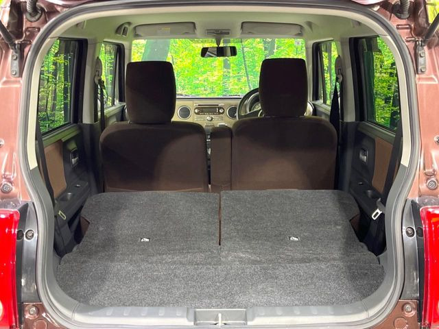 ���i�̂���������ʋ΁A���}���ɏ\���ȉ׎��X�y�[�X���m�ۂ��Ă���܂��B�Z�J���h�V�[�g��|���ƁA�傫�ȉו��̐ύڂ��\�ł���