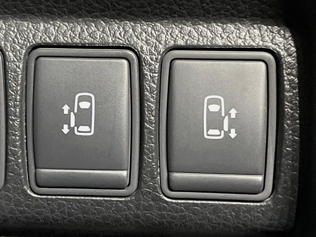 �y�����X���C�h�h�A�z���ԏ�ŗׂ̎ԂƂ̊Ԋu���������ɂ������A�X���C�h�h�A�Ȃ���S!�h�A�I�[�v������������炸�A�J�������L���̂ŏ��~�肪�Ƃ��Ă��ȒP�ł��B�傫�ȉו��̏o���������Ȃ���\��