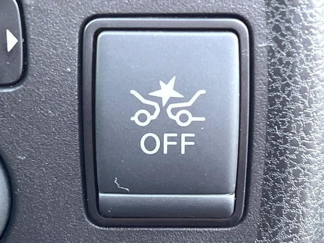 �y�G�}�[�W�F���V�[�u���[�L�z���s���ɑO���̎ԗ�����F�����A�Փ˂������Ȏ��͌x��ƃu���[�L�ŏՓˉ���Ɣ�Q�y�����A�V�X�g�B�����S�Ƀh���C�u�����y���݂��������܂��B