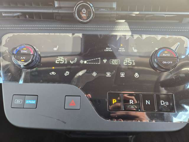 セレナ1.4 e-4ORCE ハイウェイスターV 4WD