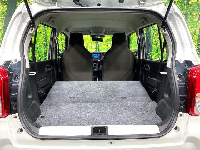 ���i�̂���������ʋ΁A���}���ɏ\���ȉ׎��X�y�[�X���m�ۂ��Ă���܂��B�Z�J���h�V�[�g��|���ƁA�傫�ȉו��̐ύڂ��\�ł���