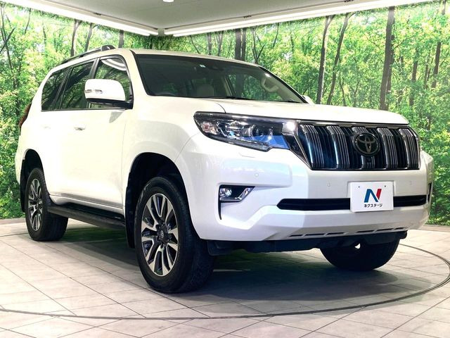 高透明度のガラス皮膜で撥水はもちろん、上質なツヤ・光沢を実現。紫外線や酸性雨から大切な愛車を保護し、色あせ・劣化を防止。「弾スプラッシュコート」、「弾プリミッサコート」からお選びいただけます。