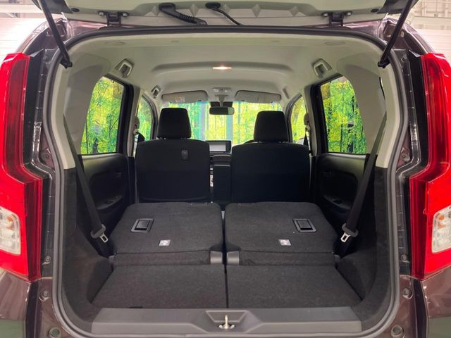 ���i�̂���������ʋ΁A���}���ɏ\���ȉ׎��X�y�[�X���m�ۂ��Ă���܂��B�Z�J���h�V�[�g��|���ƁA�傫�ȉו��̐ύڂ��\�ł���