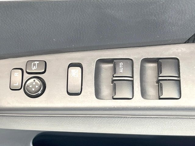 �y�d���i�[�~���[�z�T�C�h�~���[�͓d���i�[���ƂȂ��Ă���A�������ԏ�ł��L�Y�������X�N��}�����܂��B