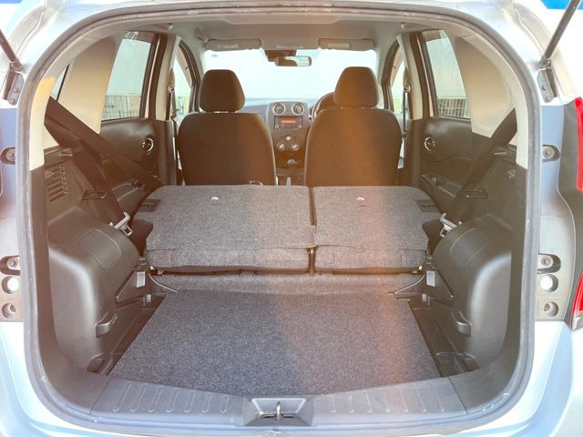 ���i�̂���������ʋ΁A���}���ɏ\���ȉ׎��X�y�[�X���m�ۂ��Ă���܂��B�Z�J���h�V�[�g��|���ƁA�傫�ȉו��̐ύڂ��\�ł���