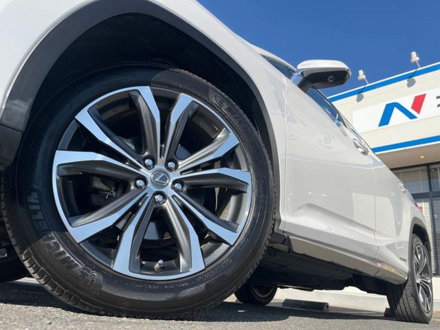 �y����20�C���`�A���~�z�C�[���z�O�ςɃ}�b�`���������A���~�z�C�[���𑕒����Ă���܂��B�e��ЊO�A���~�z�C�[����A�X�^�b�h���X�^�C�����戵�����Ă���܂��B���񂲑��k����������