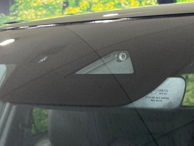 �yi-ACTIVESENSE�z���s���ɑO���̎ԗ�����F�����A�Փ˂������Ȏ��͌x��ƃu���[�L�ŏՓˉ���Ɣ�Q�y�����A�V�X�g�B�����S�Ƀh���C�u�����y���݂��������܂��B