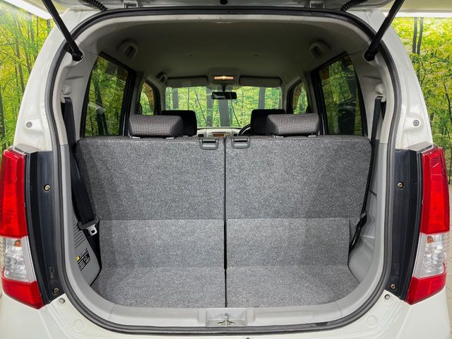 ���i�̂���������ʋ΁A���}���ɏ\���ȉ׎��X�y�[�X���m�ۂ��Ă���܂��B�Z�J���h�V�[�g��|���ƁA�傫�ȉו��̐ύڂ��\�ł���