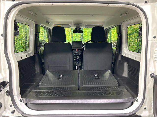 ���i�̂���������ʋ΁A���}���ɏ\���ȉ׎��X�y�[�X���m�ۂ��Ă���܂��B�Z�J���h�V�[�g��|���ƁA�傫�ȉו��̐ύڂ��\�ł���