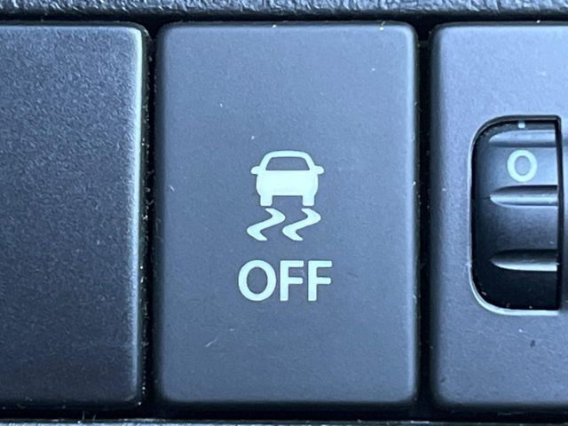 �y������h�~���u�z�ԗ��̉���������m����ƁA�����I�Ɏԗ��̐i�s������ۂ悤�Ɏԗ��𐧌䂵�܂��B�J�̓��ȂǊ���₷���H�ʏ󋵂ł����S�ȉ^�]���\�ł��B