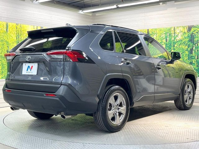 大好評を頂いておりますボディの弾スプラッシュコートも好評受付中。通常のガラスコートと異なる、耐久年数6年の無機質ガラスコーティングが、ボディをキレイな状態に保ってくれます。