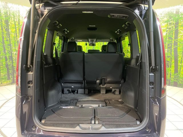 ���i�̂���������ʋ΁A���}���ɏ\���ȉ׎��X�y�[�X���m�ۂ��Ă���܂��B�Z�J���h�V�[�g��|���ƁA�傫�ȉו��̐ύڂ��\�ł���