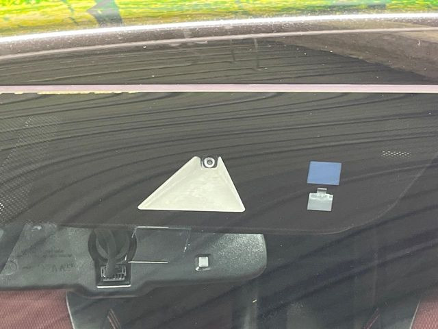 �y�z���_�Z���V���O�z���s���ɑO���̎ԗ�����F�����A�Փ˂������Ȏ��͌x��ƃu���[�L�ŏՓˉ���Ɣ�Q�y�����A�V�X�g�B�����S�Ƀh���C�u�����y���݂��������܂��B