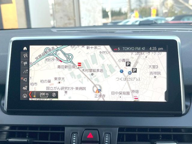 ��BMW�����i�r:��̊��̂���i�r�́A����������ԓ������o���Ă���܂��BBluetooth�Đ��ȂǃI�[�f�B�I�@�\���[�����Ă���܂��̂ŁA�^�]�����y���߂܂���