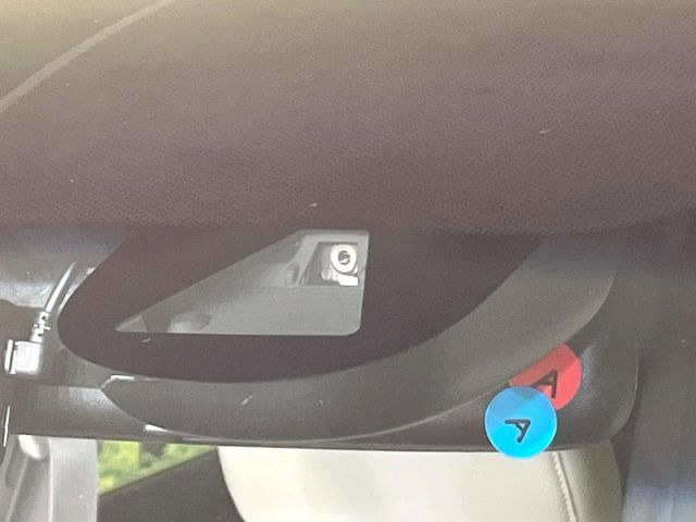 �y�z���_�Z���V���O�z���s���ɑO���̎ԗ�����F�����A�Փ˂������Ȏ��͌x��ƃu���[�L�ŏՓˉ���Ɣ�Q�y�����A�V�X�g�B�����S�Ƀh���C�u�����y���݂��������܂��B