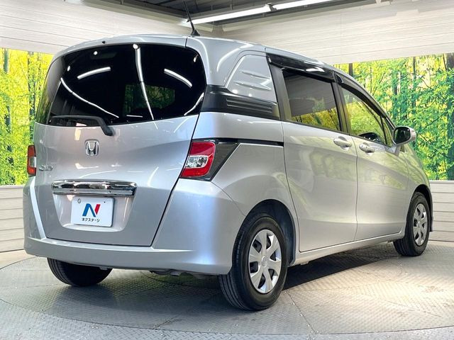 ��D�]�𒸂��Ă���܂��{�f�B�̒e�X�v���b�V���R�[�g���D�]��t���B�ʏ�̃K���X�R�[�g�ƈقȂ�A�ϋv�N��6�N�̖��@���K���X�R�[�e�B���O���A�{�f�B���L���C�ȏ�Ԃɕۂ��Ă���܂��B