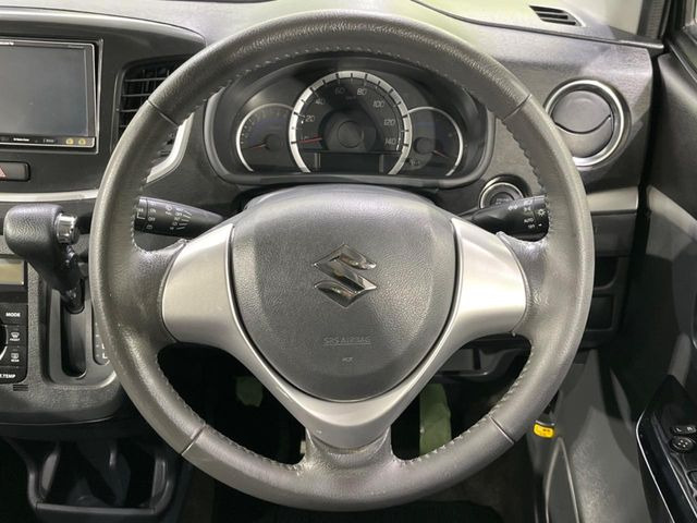 �y�����v�����X�e�A�����O�z�㎿�Ȋv���g�p���邱�ƂŁA��ɂ����������݂ƂĂ��^�]���₷���n���h���ł���