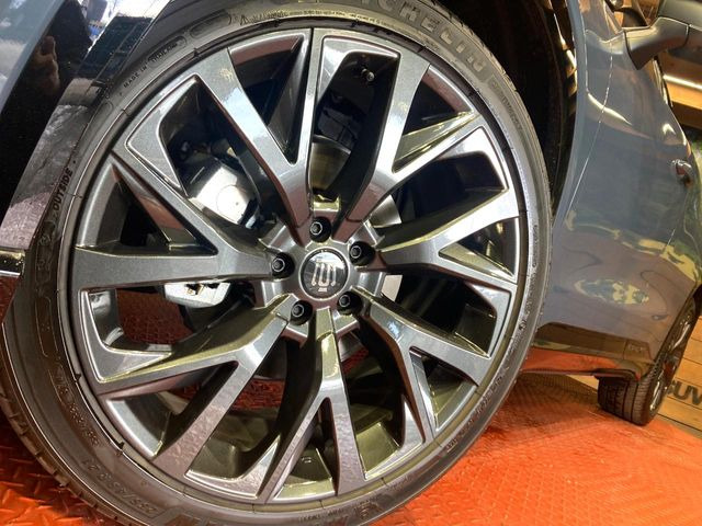 �y����21�C���`�A���~�z�C�[���z�O�ςɃ}�b�`���������A���~�z�C�[���𑕒����Ă���܂��B�e��ЊO�A���~�z�C�[����A�X�^�b�h���X�^�C�����戵�����Ă���܂��B���񂲑��k����������