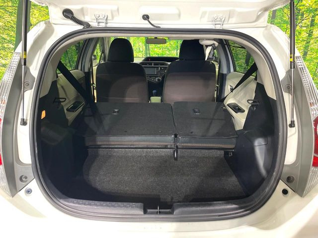 ���i�̂���������ʋ΁A���}���ɏ\���ȉ׎��X�y�[�X���m�ۂ��Ă���܂��B�Z�J���h�V�[�g��|���ƁA�傫�ȉו��̐ύڂ��\�ł���