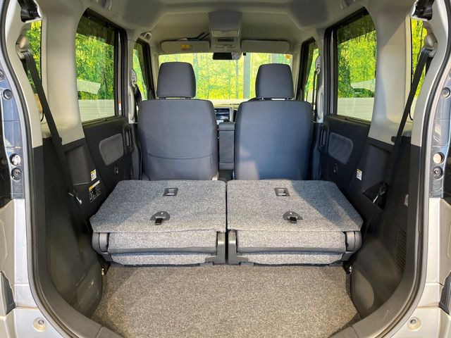 ���i�̂���������ʋ΁A���}���ɏ\���ȉ׎��X�y�[�X���m�ۂ��Ă���܂��B�Z�J���h�V�[�g��|���ƁA�傫�ȉו��̐ύڂ��\�ł���