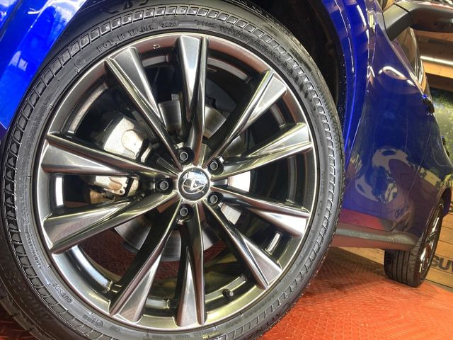 �y����20�C���`�A���~�z�C�[���z�O�ςɃ}�b�`���������A���~�z�C�[���𑕒����Ă���܂��B�e��ЊO�A���~�z�C�[����A�X�^�b�h���X�^�C�����戵�����Ă���܂��B���񂲑��k����������