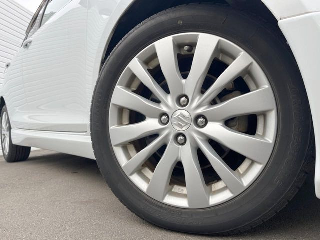 �y����16�C���`�A���~�z�C�[���z�O�ςɃ}�b�`���������A���~�z�C�[���𑕒����Ă���܂��B�e��ЊO�A���~�z�C�[����A�X�^�b�h���X�^�C�����戵�����Ă���܂��B���񂲑��k����������