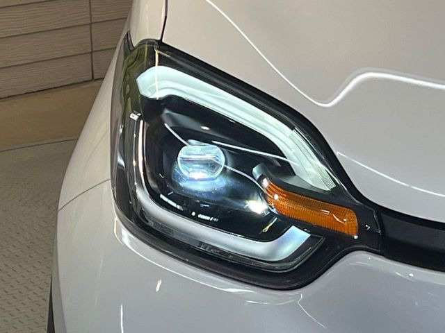 �yLED�w�b�h���C�g�z���V����ԑ��s�����ǍD�Ȏ��E���m�ۂ����S���ĉ^�]�ł��鍂�P�xLED�w�b�h���C�g�𑕔�!�_�����x�������A����d�͂��}�����Ă��܂��B