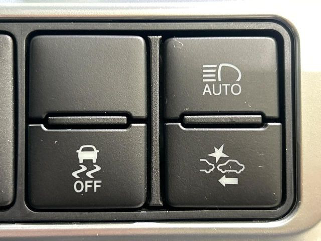 �y�g���^�Z�[�t�e�B�Z���X�z���s���ɑO���̎ԗ�����F�����A�Փ˂������Ȏ��͌x��ƃu���[�L�ŏՓˉ���Ɣ�Q�y�����A�V�X�g�B�����S�Ƀh���C�u�����y���݂��������܂��B