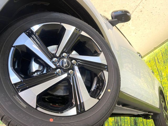 �y����17�C���`�A���~�z�C�[���z�O�ςɃ}�b�`���������A���~�z�C�[���𑕒����Ă���܂��B�e��ЊO�A���~�z�C�[����A�X�^�b�h���X�^�C�����戵�����Ă���܂��B���񂲑��k����������