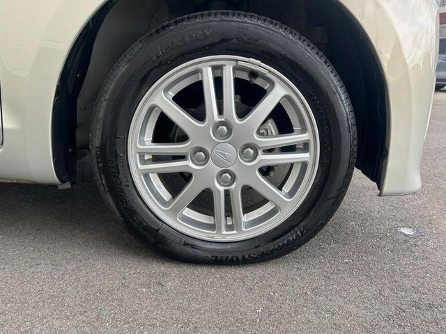 �y����14�C���`�A���~�z�C�[���z�O�ςɃ}�b�`���������A���~�z�C�[���𑕒����Ă���܂��B�e��ЊO�A���~�z�C�[����A�X�^�b�h���X�^�C�����戵�����Ă���܂��B���񂲑��k����������