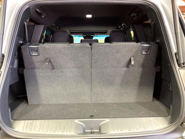 ���i�̂���������ʋ΁A���}���ɏ\���ȉ׎��X�y�[�X���m�ۂ��Ă���܂��B�Z�J���h�V�[�g��|���ƁA�傫�ȉו��̐ύڂ��\�ł���